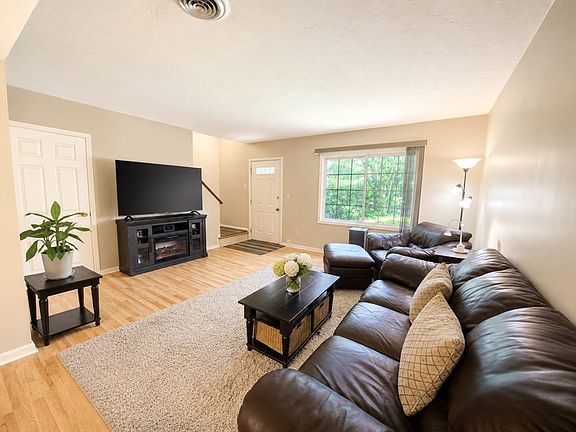 4th image of 489 Turnpike St APT 5-6