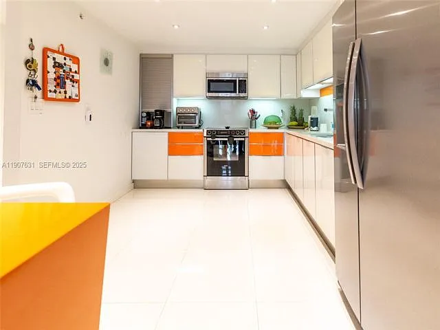 8877 Collins Ave — Photo 14
