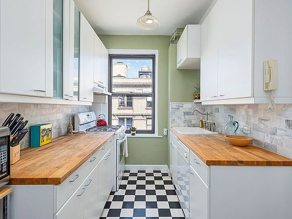 4th image of 878 W End Ave APT 15C