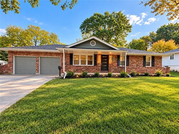 6513 Larsen Ln, Shawnee, KS 66203