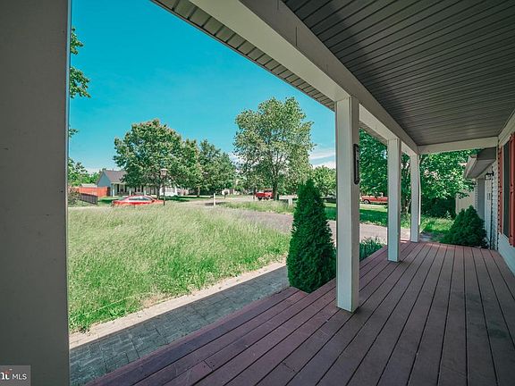 4th image of 11208 Meadfield Dr