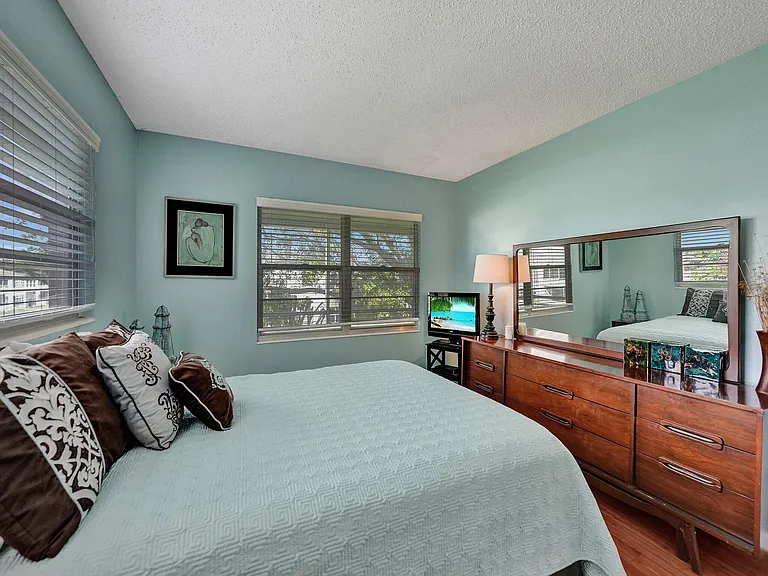 232 Farnham Cres #232-J — Photo 11