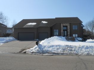 949 Autumn Woods Ln, Oregon, WI 53575