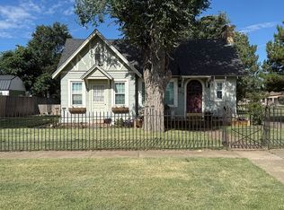 105 N 11th St, Vega, TX 79092