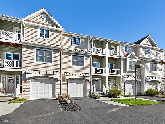 2nd image of 9823 Golf Course Rd Unit 7