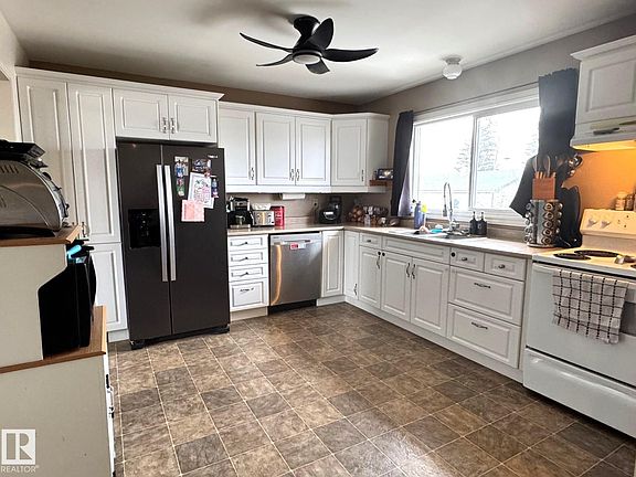5th image of 4912 55th St