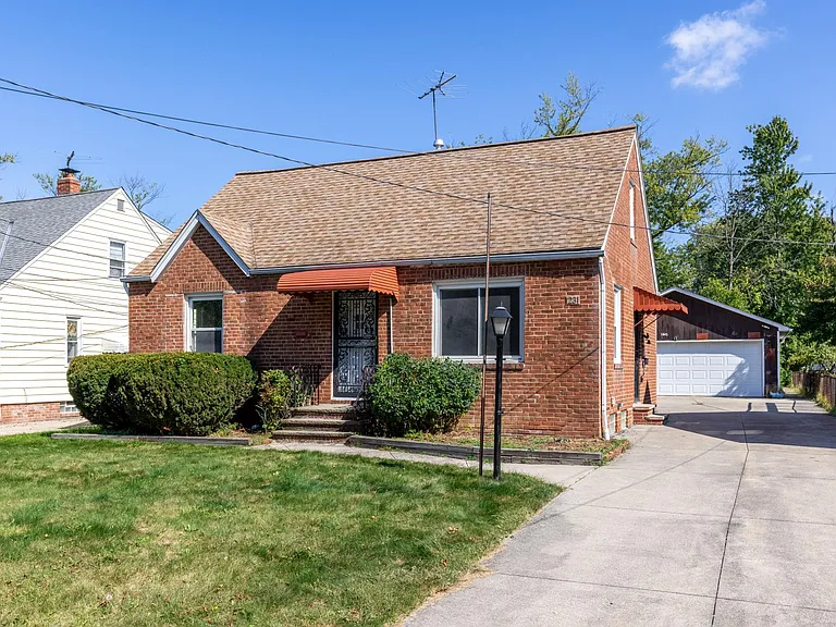 1231 Churchill Rd — Photo 1