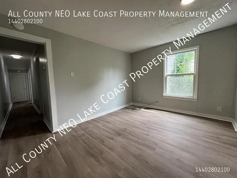 1127 W Erie Ave #1 — Photo 2