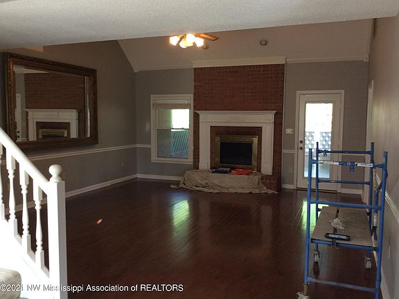 4th image of 2481 Sportsman Dr