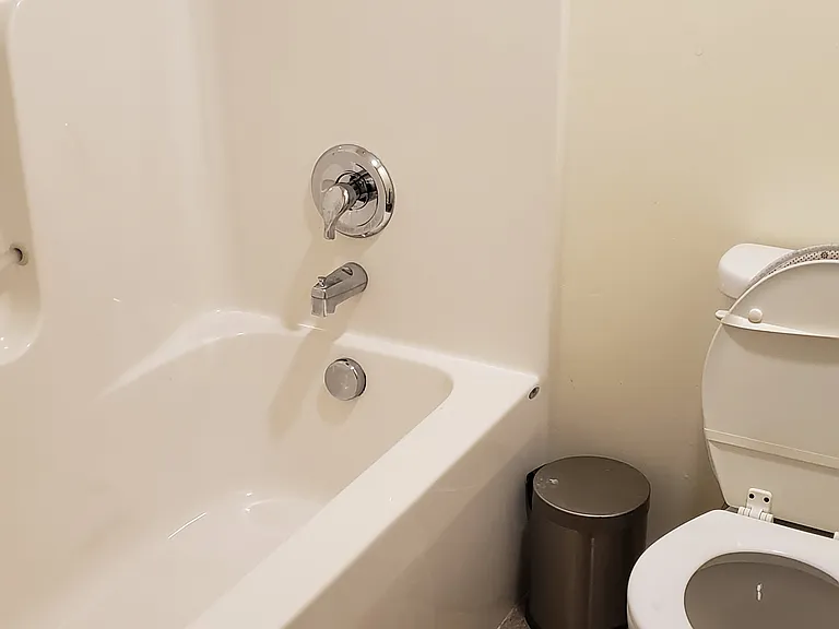 836 W Locust St — Photo 11
