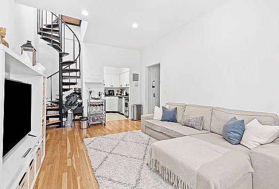 2nd image of 43 W 76th St APT B