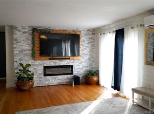 4 Manor Hills Drive, Manorville, NY 11949