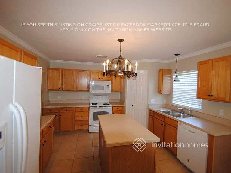 688 Red Pepper Loop — Photo 9