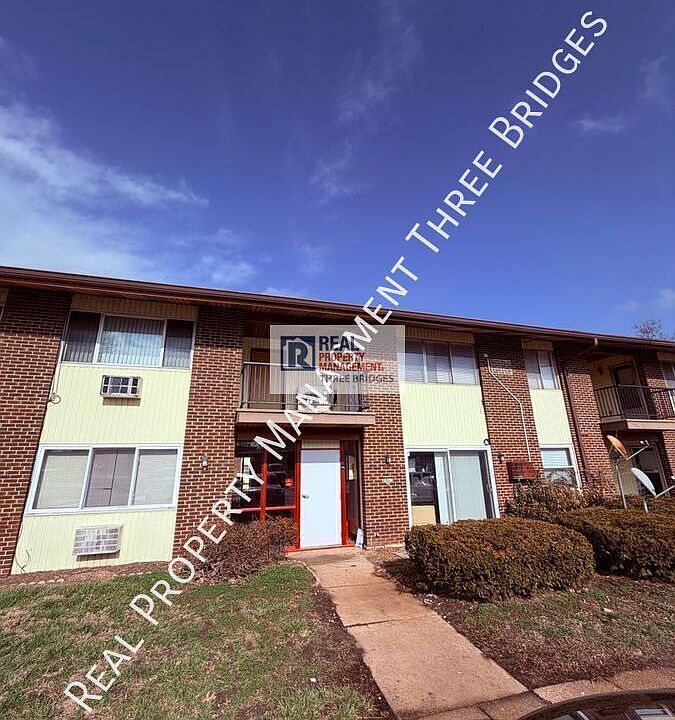 1st image of 7422H Hazelcrest Dr