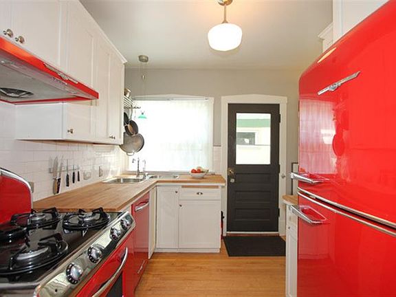 5th image of 828 N Taylor Ave