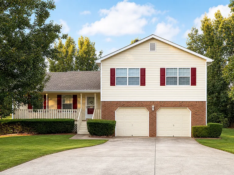 228 Solomon Dr — Photo 1