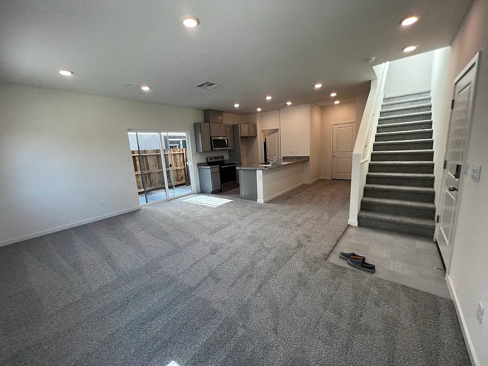 3 bed, 1415 sqft, $2,695 — Photo 3