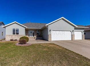 1541 Cambridge Dr, West Fargo, ND 58078