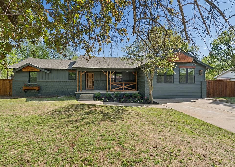 1st image of 832 Oakbrook Dr