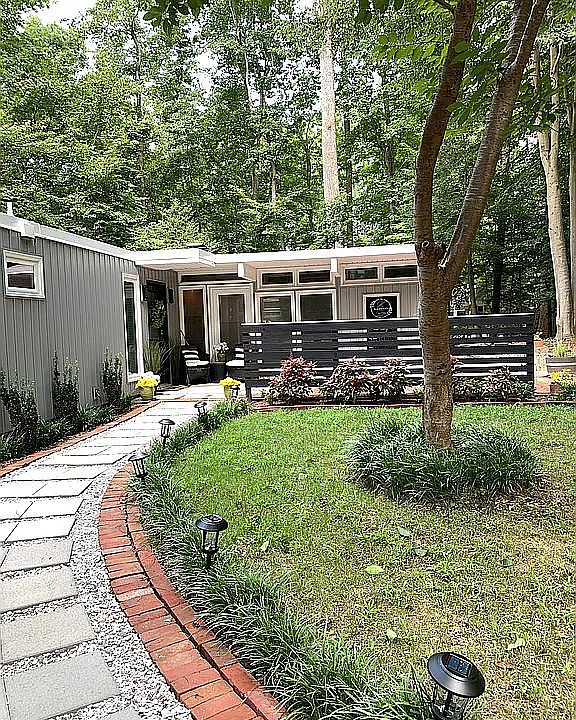 1st image of 204 Dogwood Ct