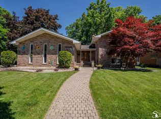 14042 Hamilton St, Riverview, MI 48193