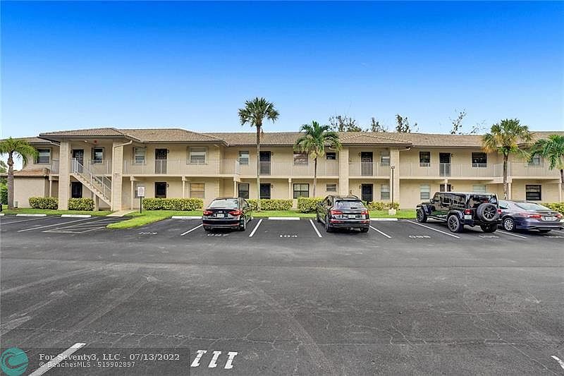 1st image of 5550 Lakeside Dr APT 101