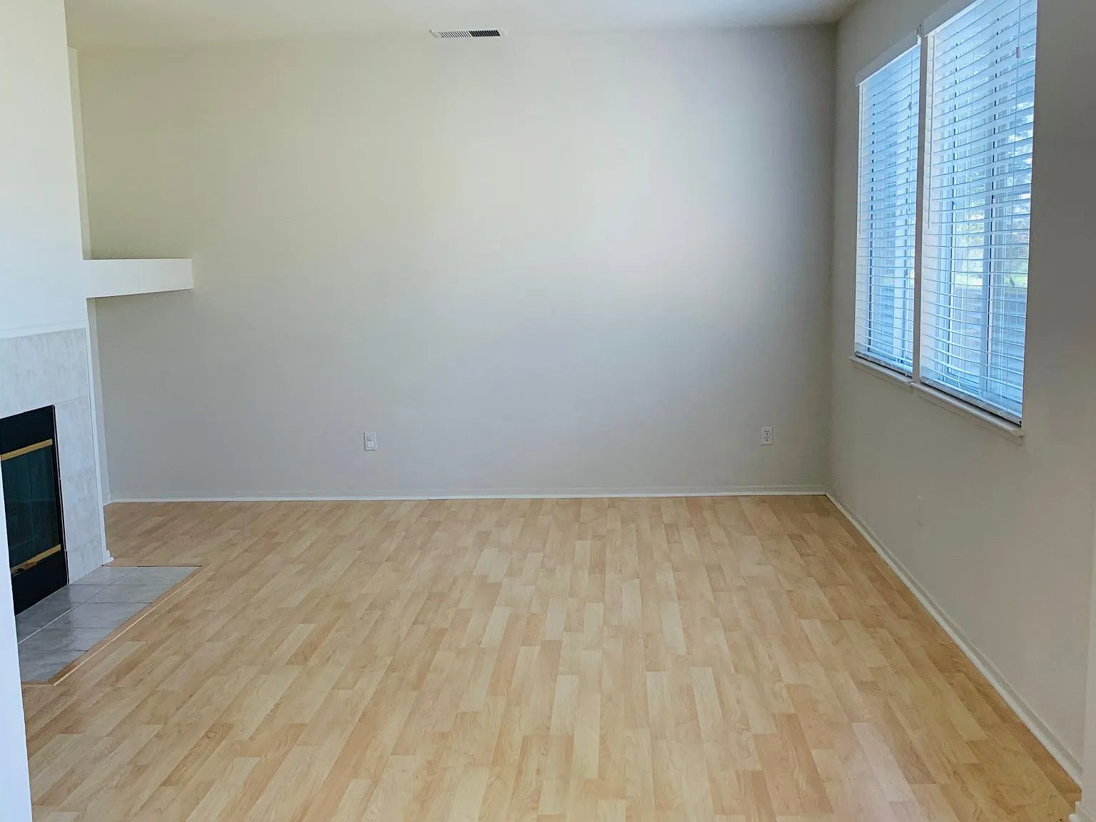 3 bed, 2.5 bath, 1346 sqft, $4,000 — Photo 2