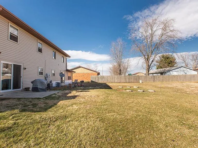 16 Ramona Dr — Photo 3