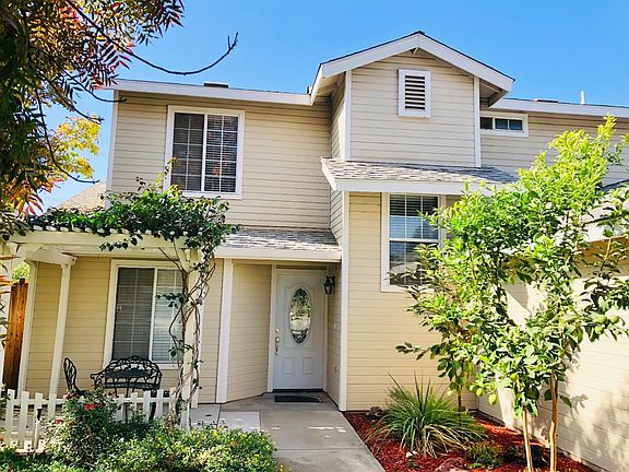 3rd image of 2061 Royal Wood Ln