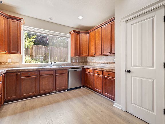 5th image of 10012 SE Old Town Ct