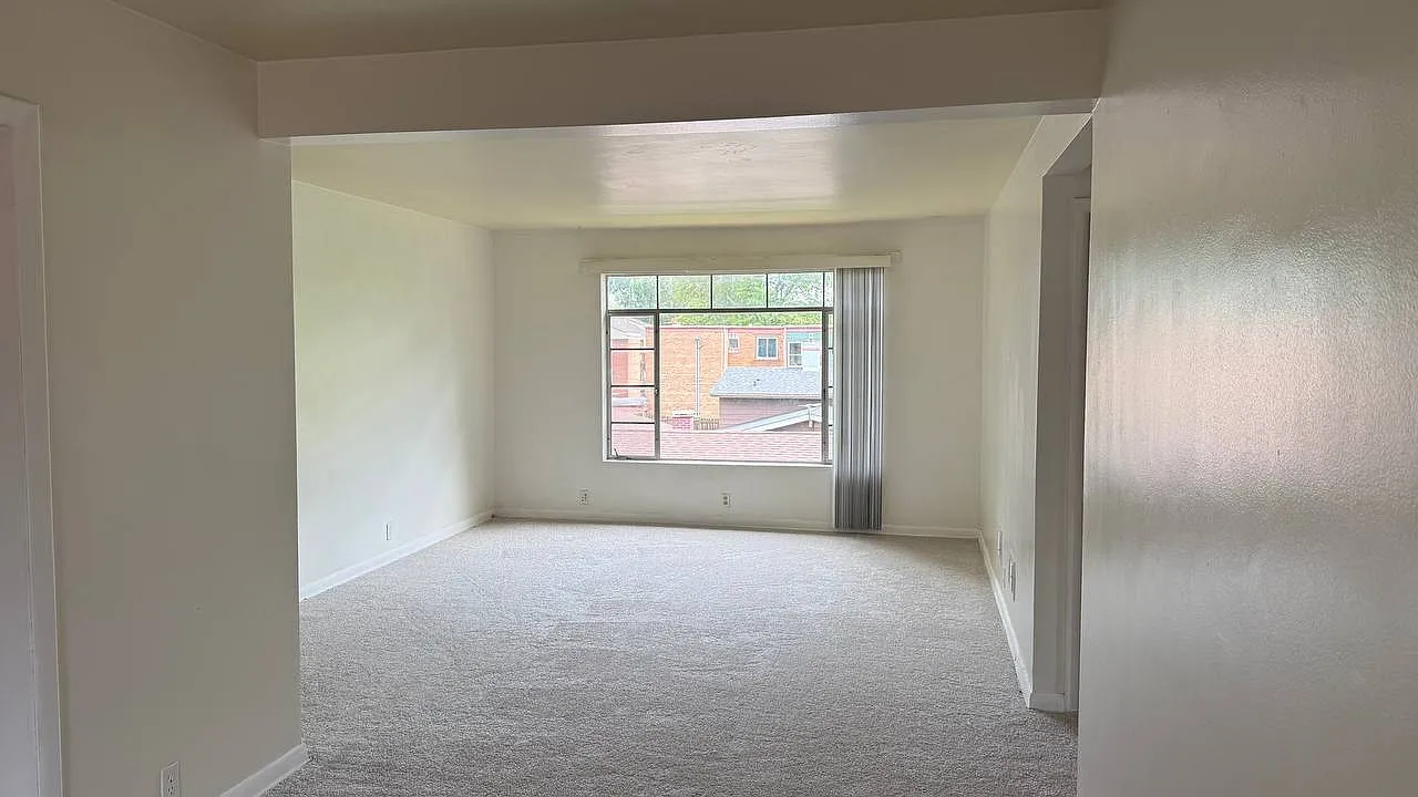 3 bed, 1200 sqft, $1,600 — Photo 3