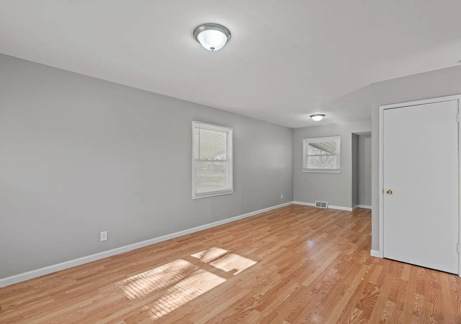 3-Bedroom Home with Large Backyard Section 8 Welcome! — Photo 2