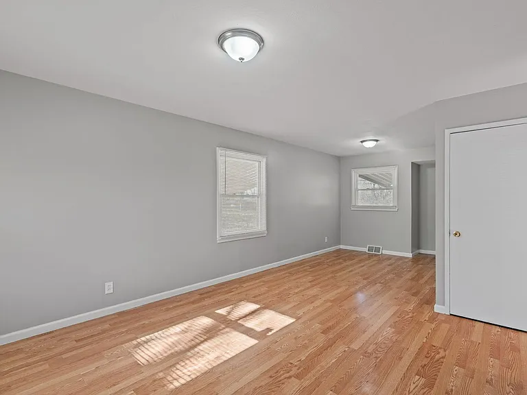 317 Cameron Rd — Photo 4