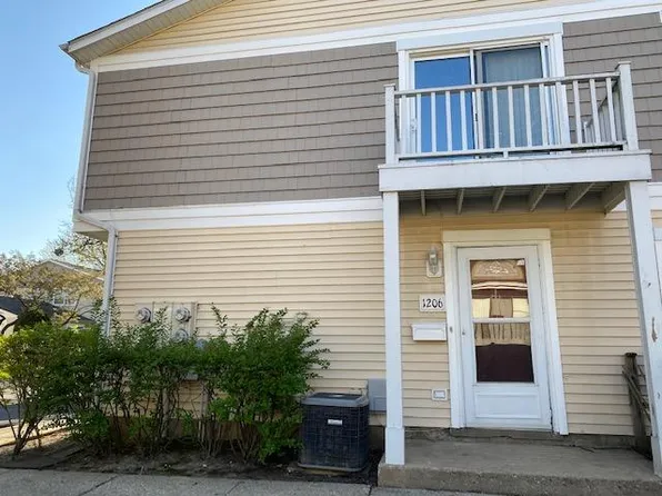 1206 Quincy Ct #1206, Wheeling, IL 60090