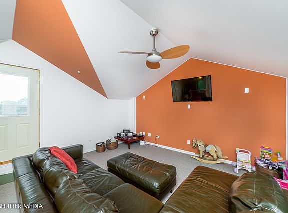 5th image of 4251 W Montrose Ave