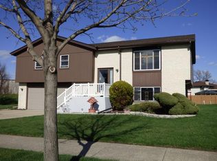 1233 N Fischer Dr, Addison, IL 60101