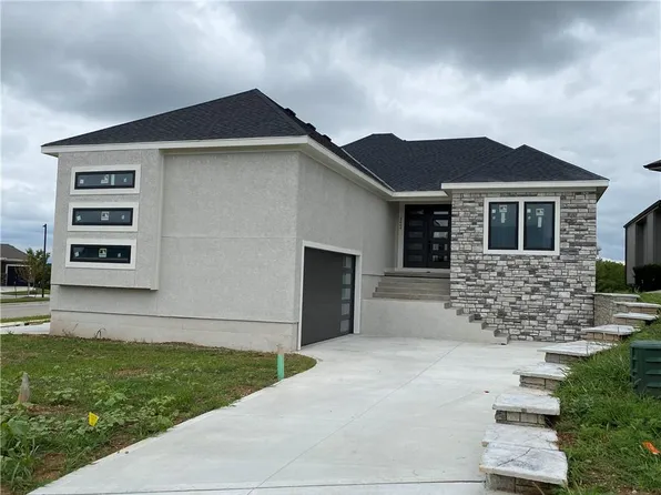 8849 Freedom St, Lenexa, KS 66227