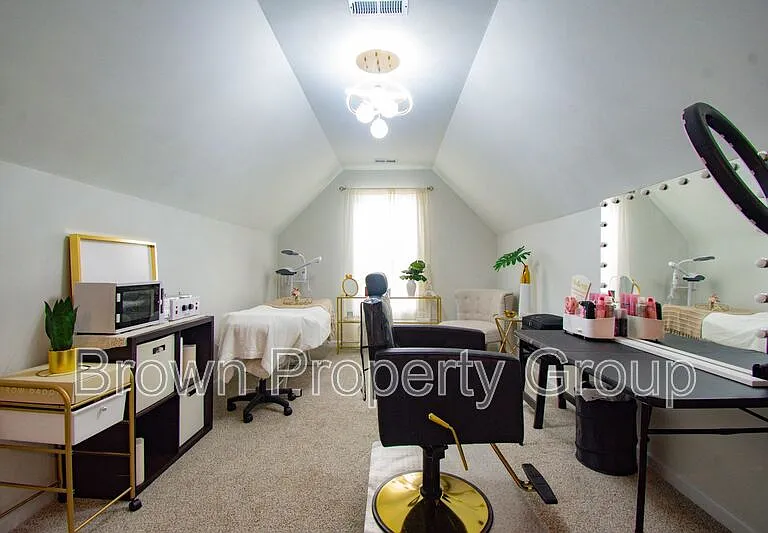 1733 Ramsdale Rd — Photo 4