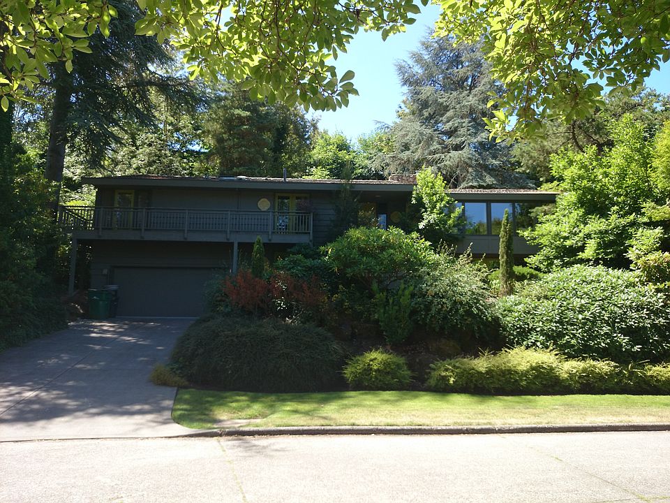 2nd image of 5107 Kenilworth Pl NE