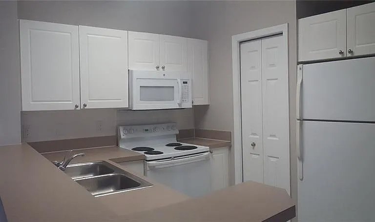 5152 Northridge Rd #204 — Photo 3
