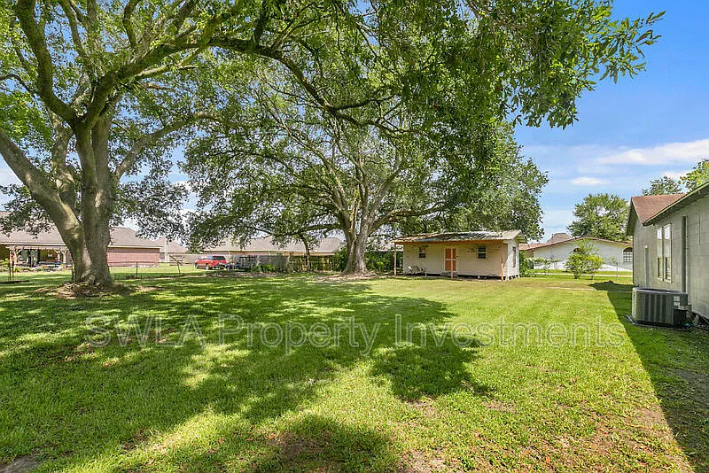 4 bed, 1.5 bath, 1629 sqft, $1,300 — Photo 2