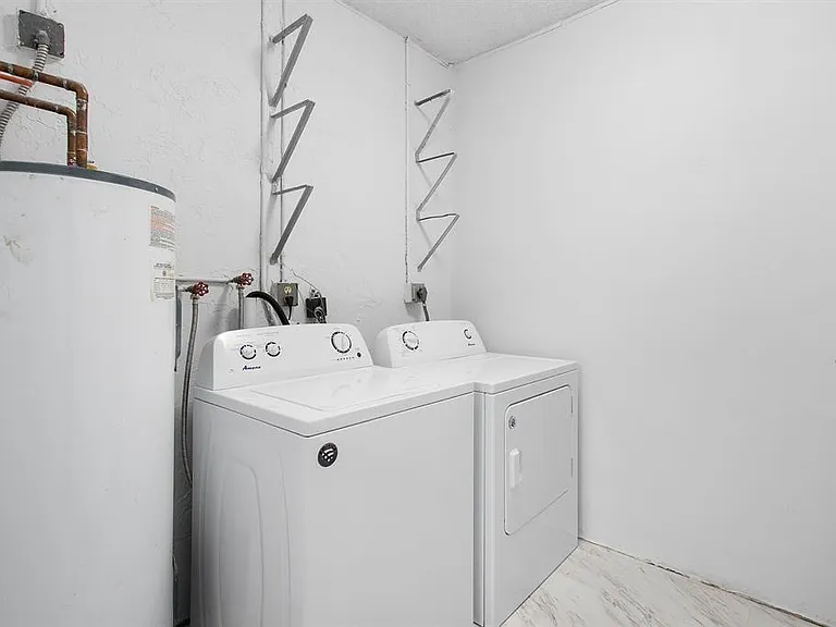9611 Saddlebrook Dr — Photo 10