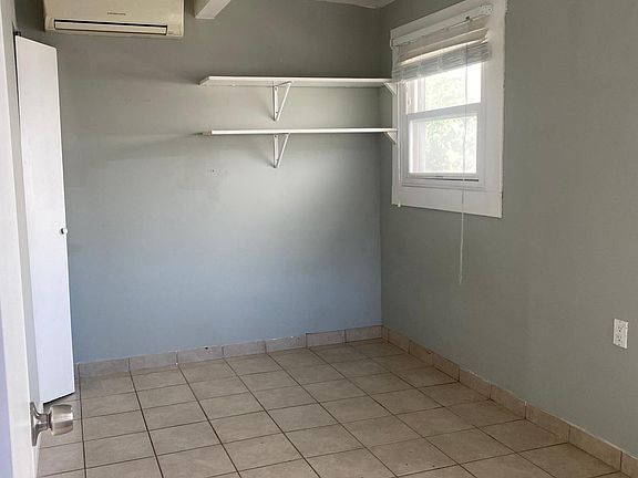 5th image of 2643 Columbia St