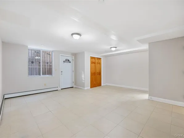 183-26 Booth Memorial Avenue image 20 of 24