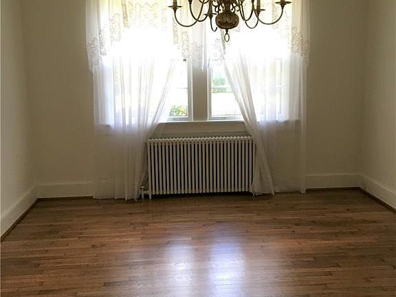 2nd image of 138 E Arden Cir