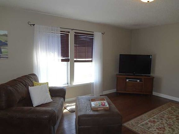 2nd image of 1342 Jasmine Dr