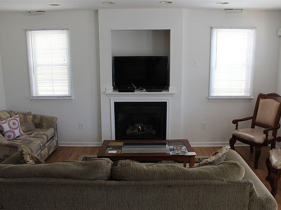 4th image of 352 Asbury Ave APT 1