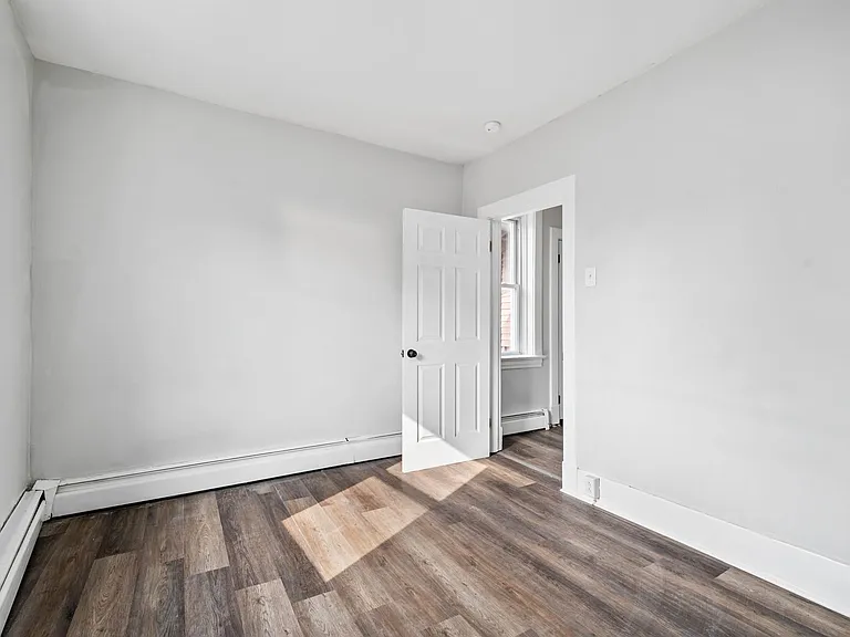 1821-1823 Niggel Street — Photo 6