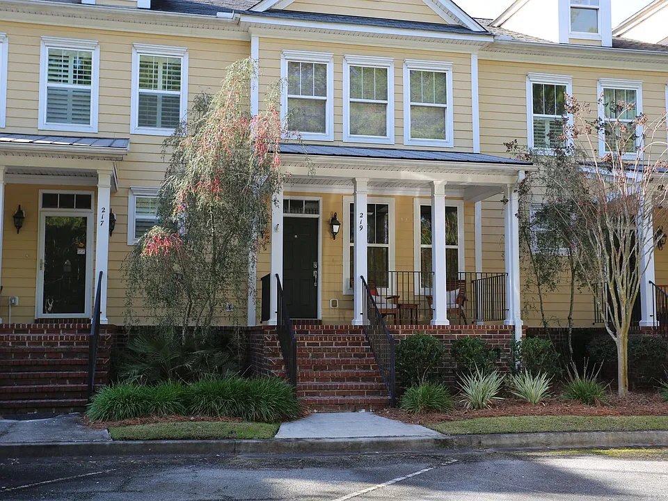 219 Lake View Dr