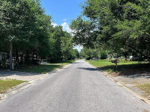 4th image of 102 Emerald Ave